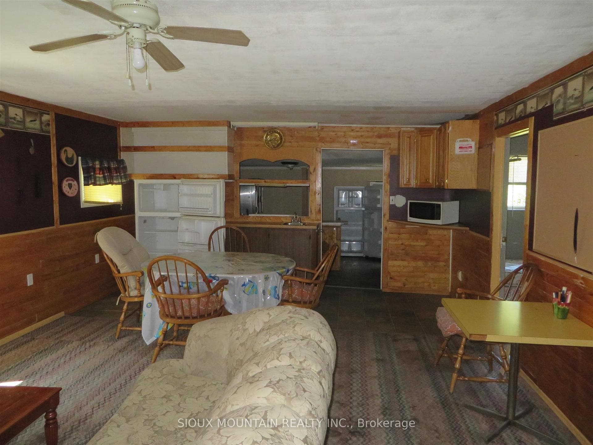 73 Patricia Avenue photo 2