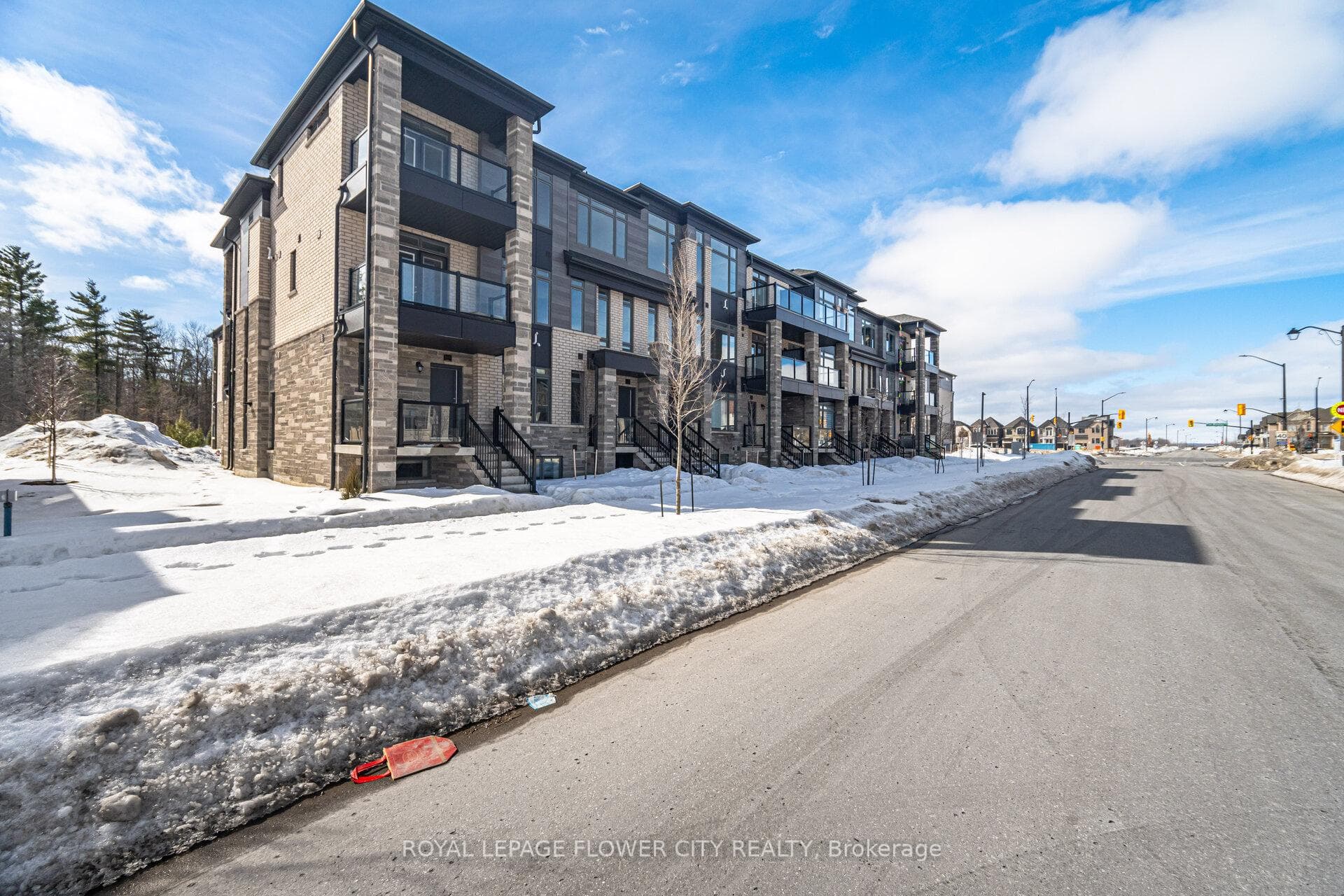 174 PETCH Avenue photo 2