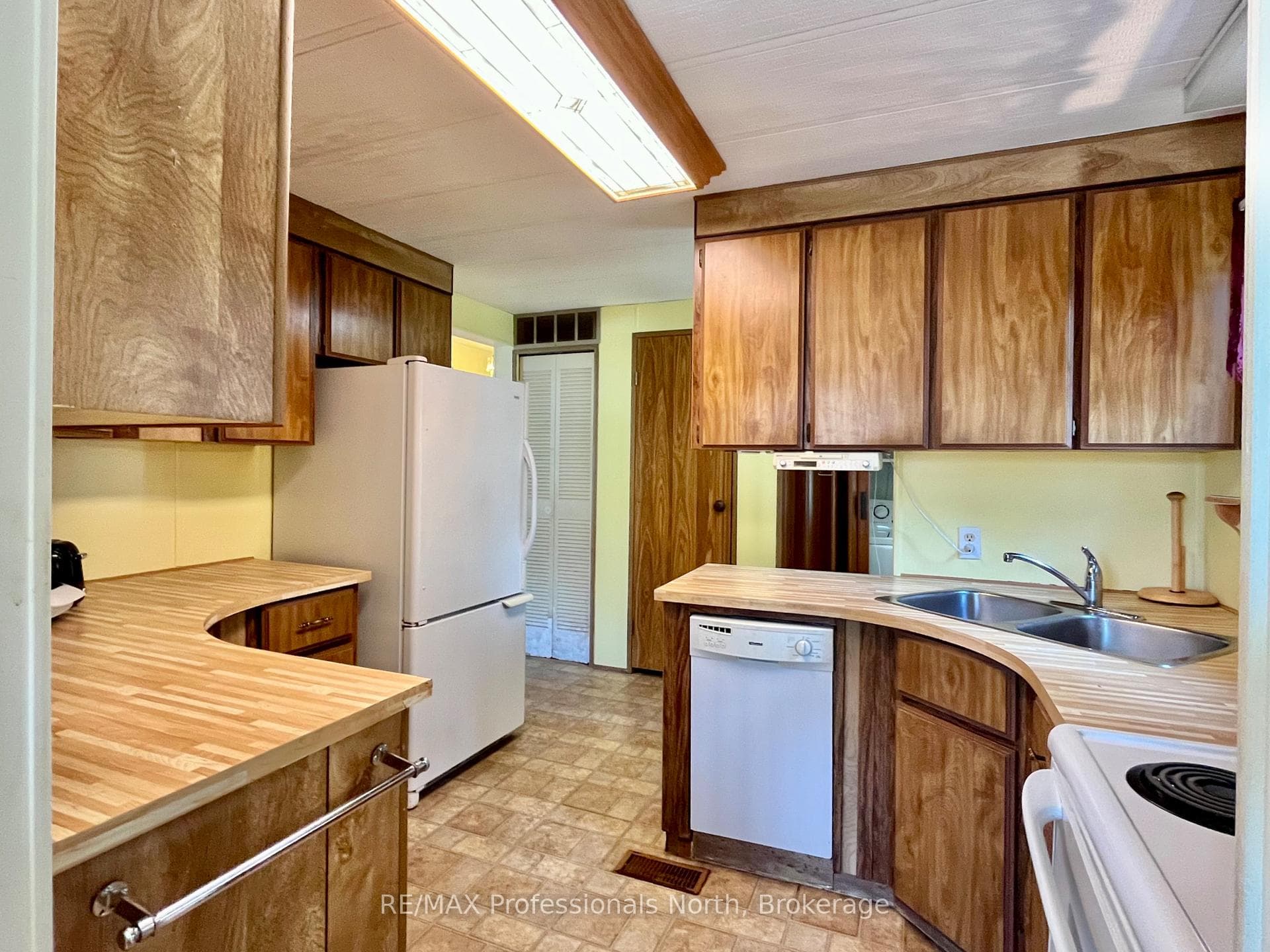 1034 Eighth Lane photo 24