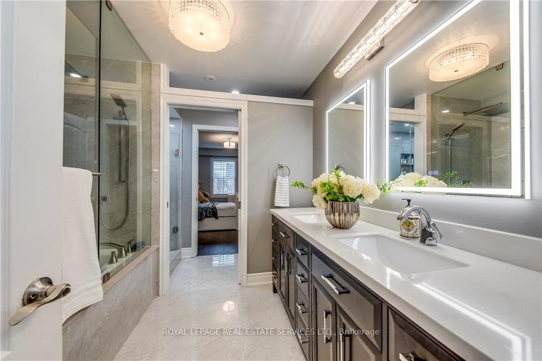 5488 Tenth Line photo 14