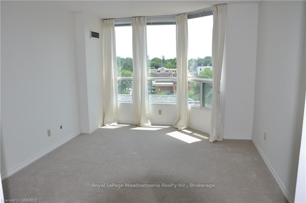 100 MILLSIDE Drive Unit 402 photo 21