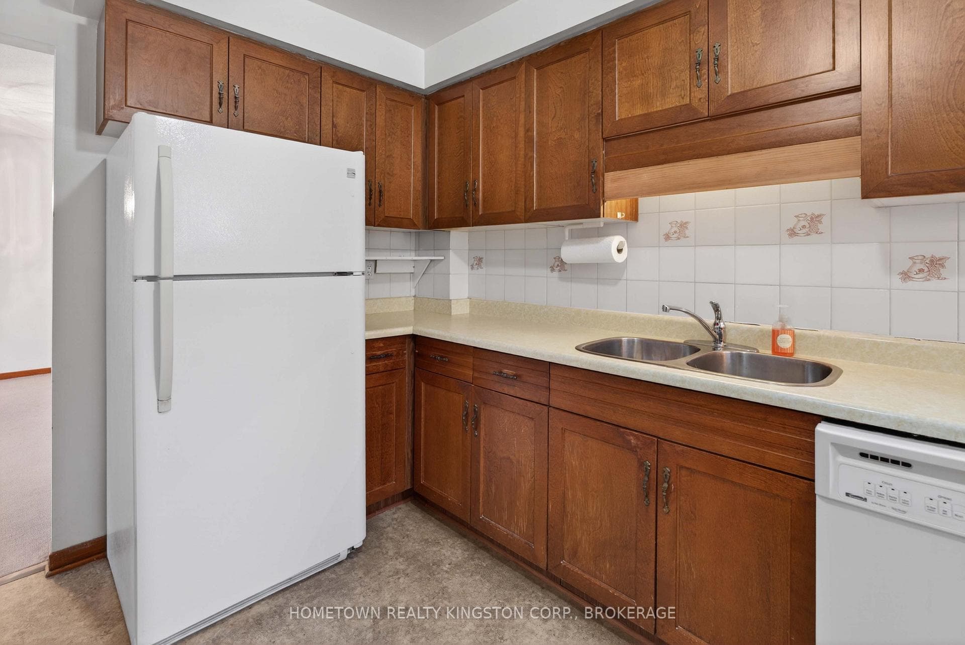 790 Old Colony Road photo 8