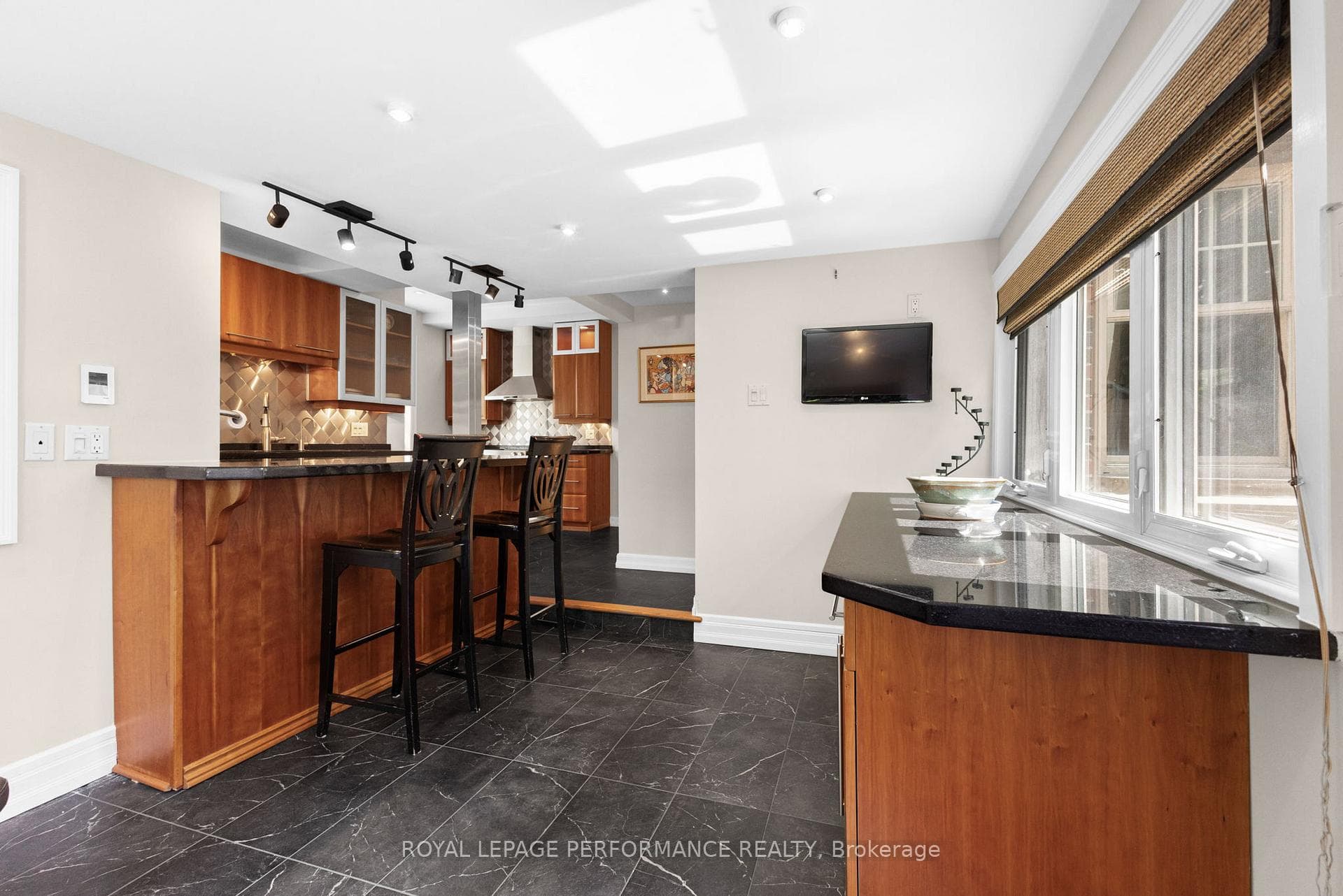 345 Third Avenue photo 16