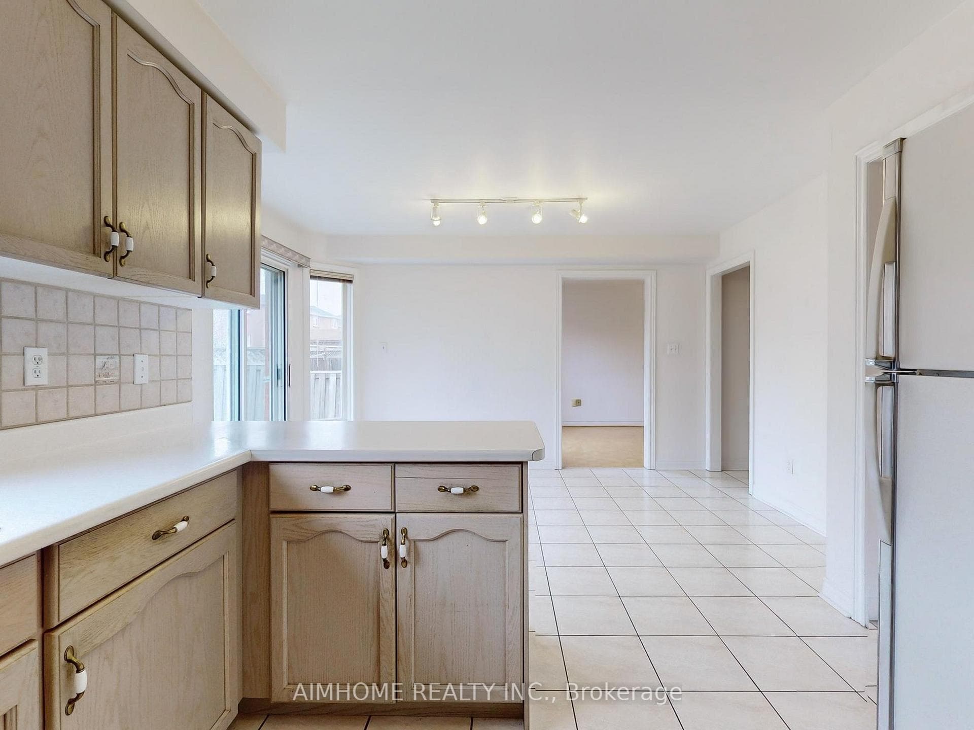1445 Willowvale Gardens photo 13