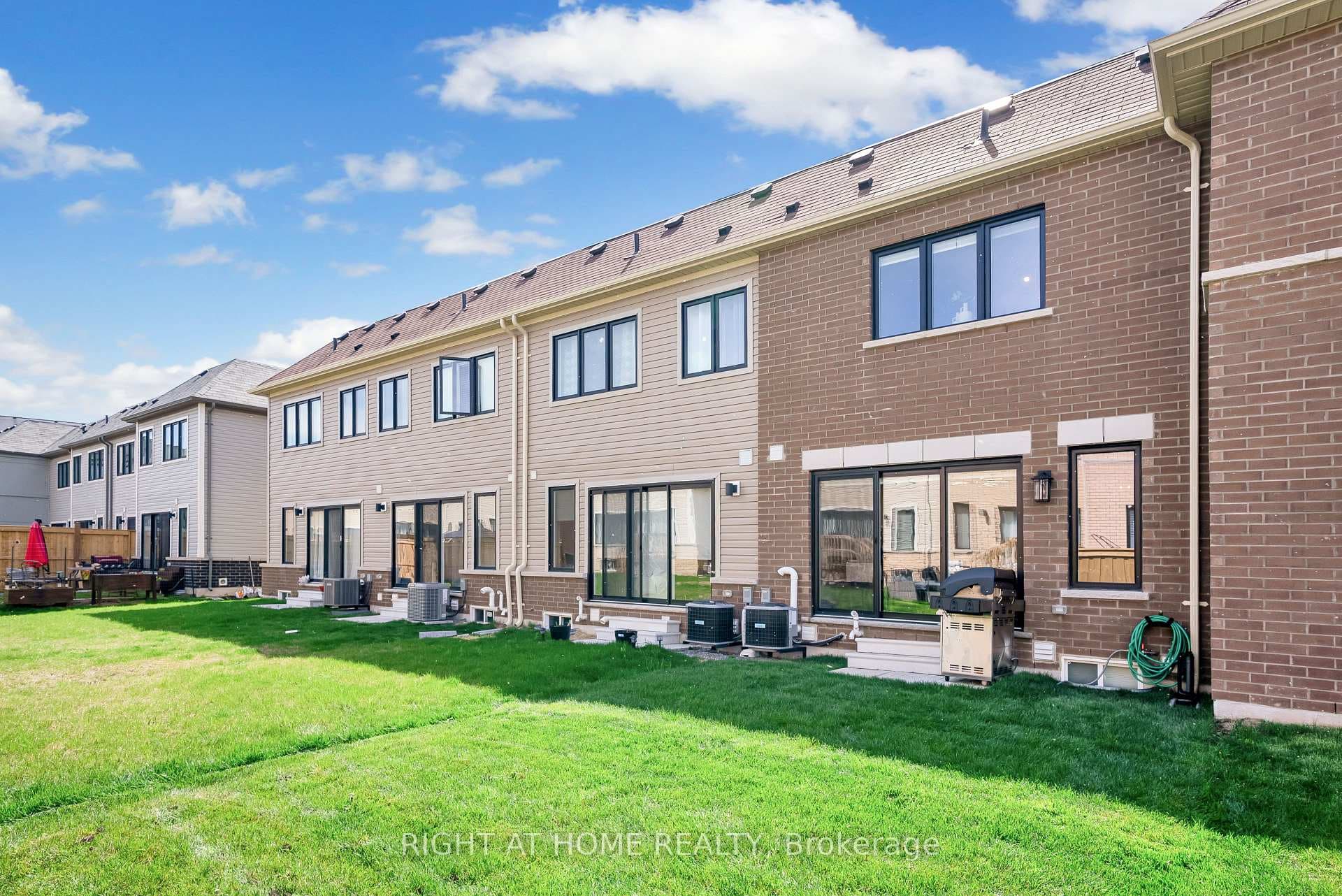 43 Caspian Square photo 36