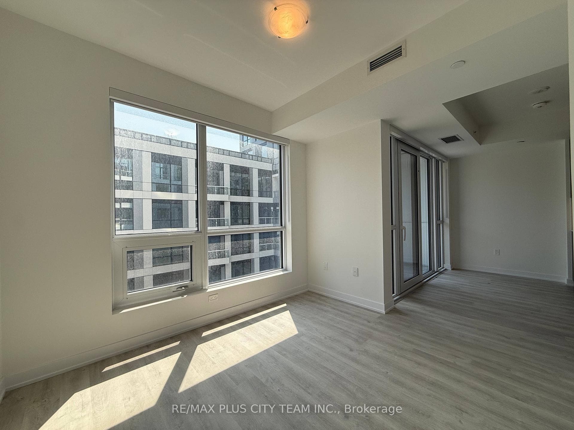 15 Richardson Street Unit 1007 photo 2