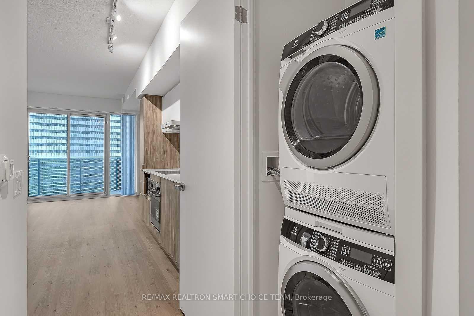 138 Downes Street Unit 2703 photo 10