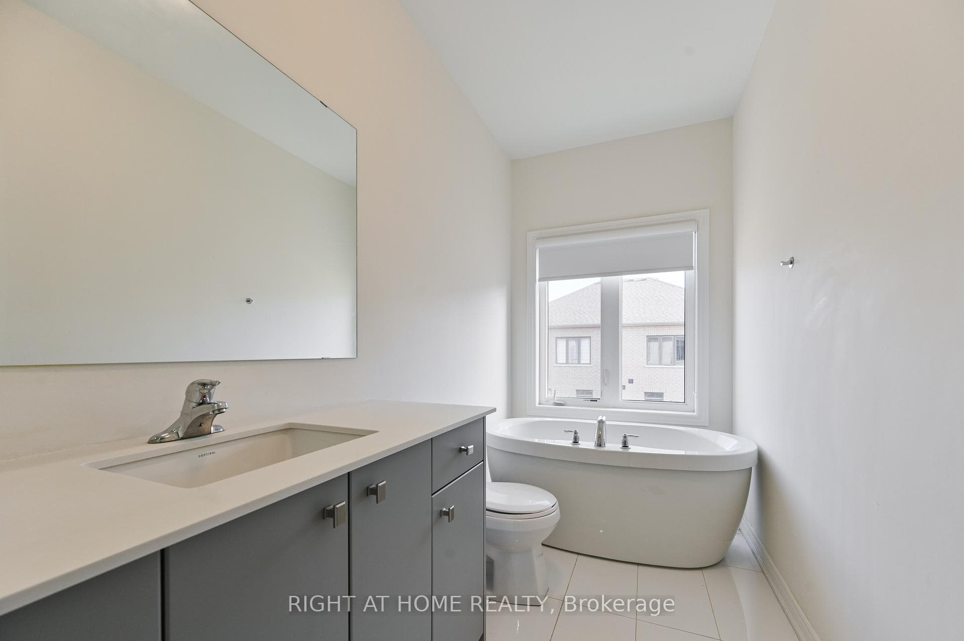 80 Conarty Crescent photo 17