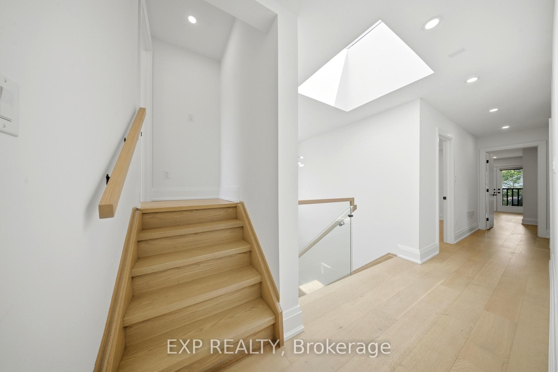 83 Kalmar Avenue photo 24