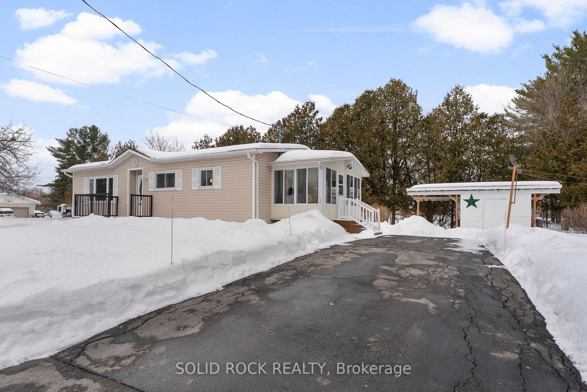 2345 Fitzroy Street photo 2