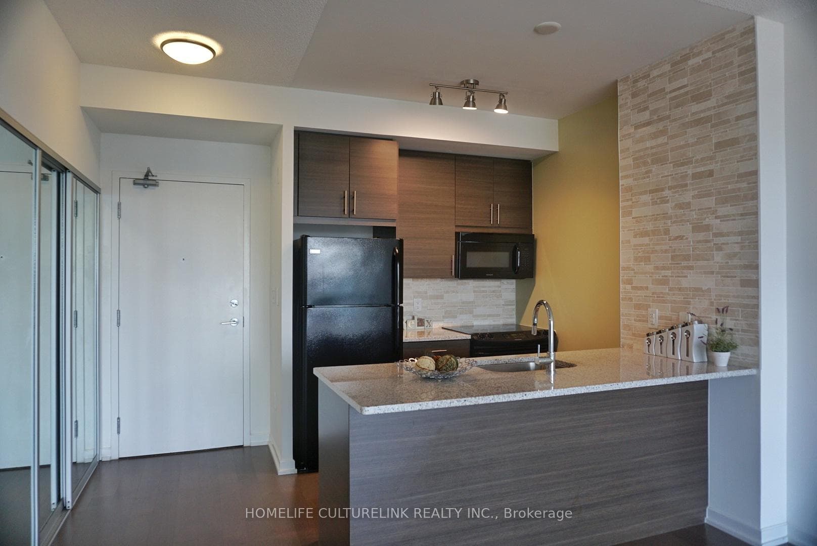 70 Forest Manor Road Unit 2011 photo 2