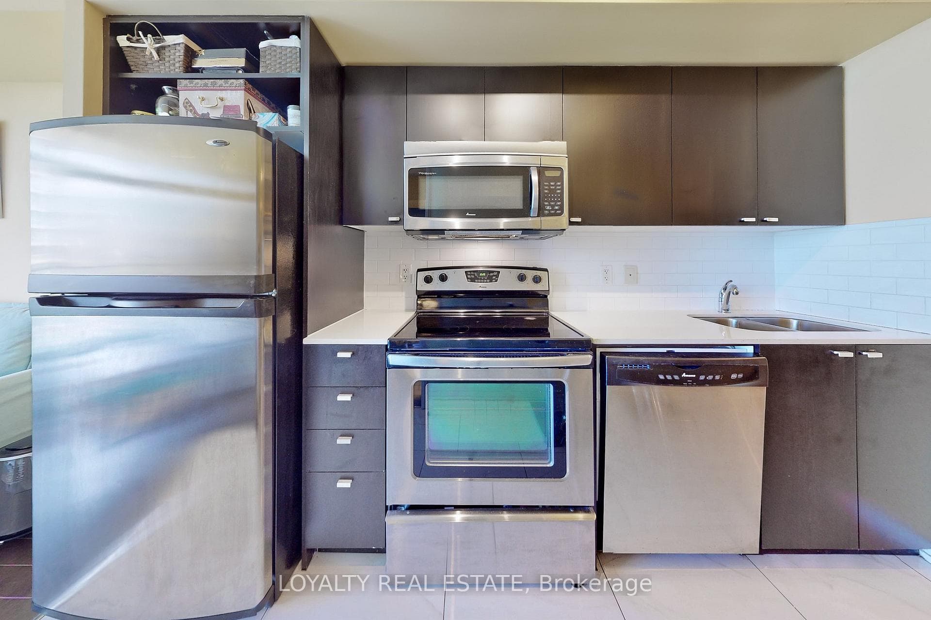 103 The Queensway N/A Unit 1810 photo 17