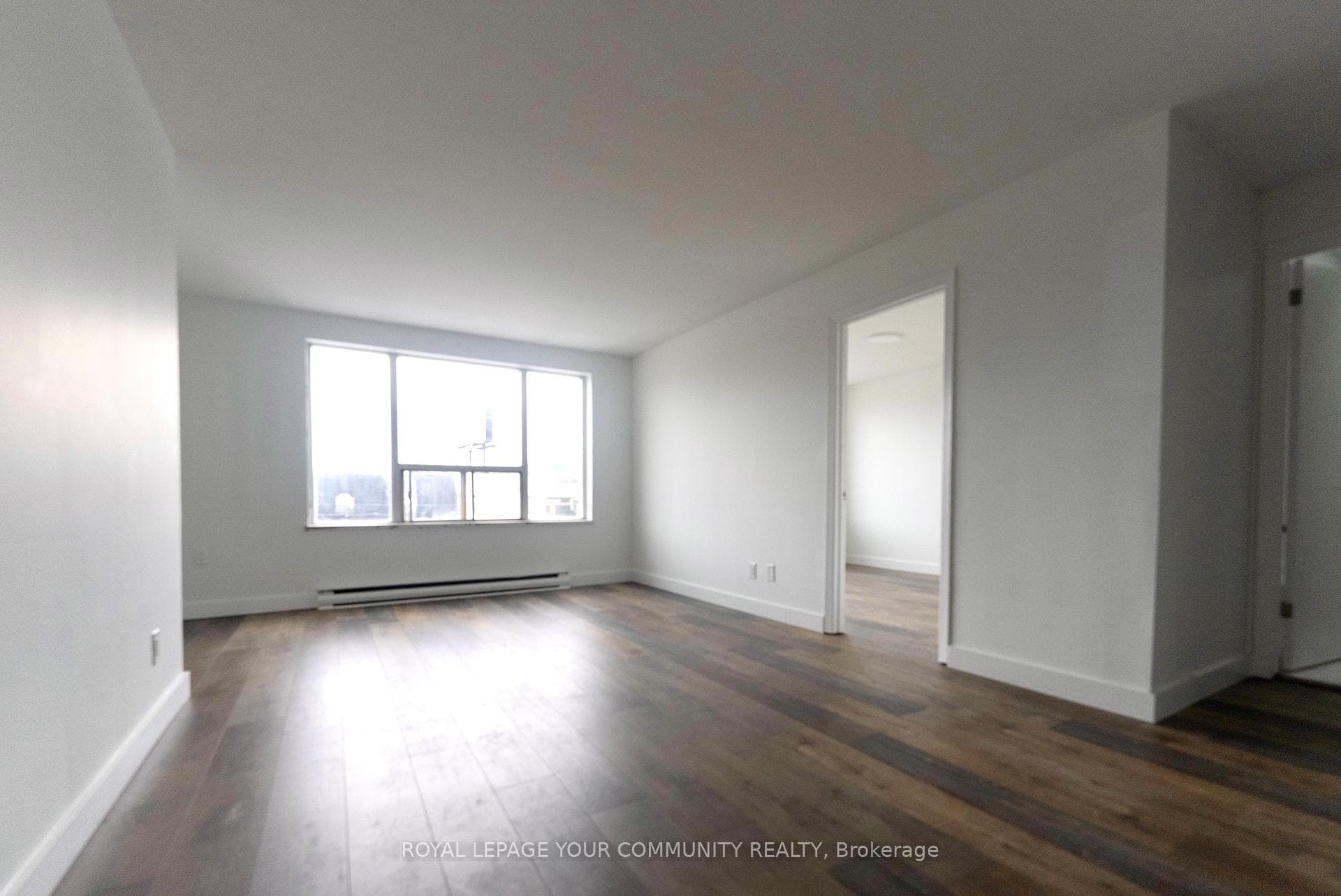 2479 Dufferin Street photo 1