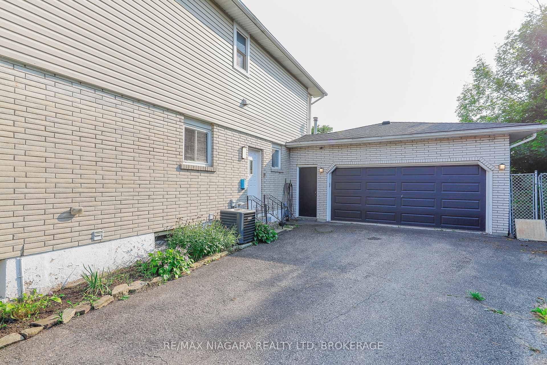 18 Roxborough Court photo 2