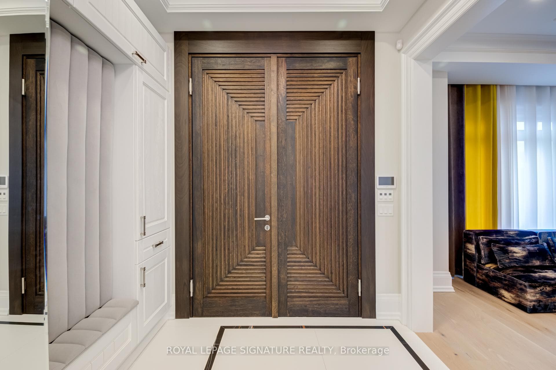 29 Halkin Crescent photo 2