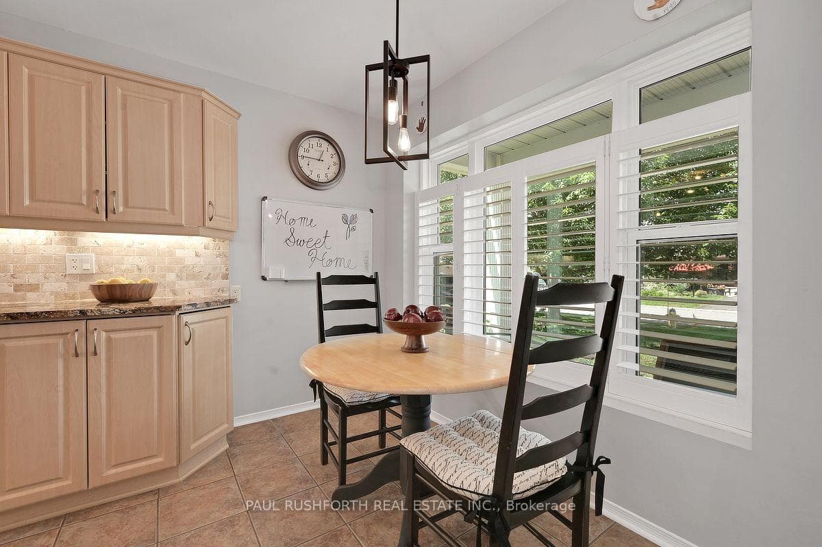 Kitchen Breakfast Area