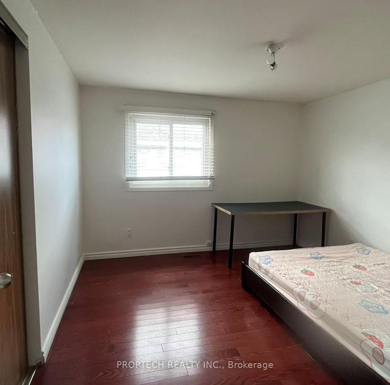 111 Digby Crescent photo 17