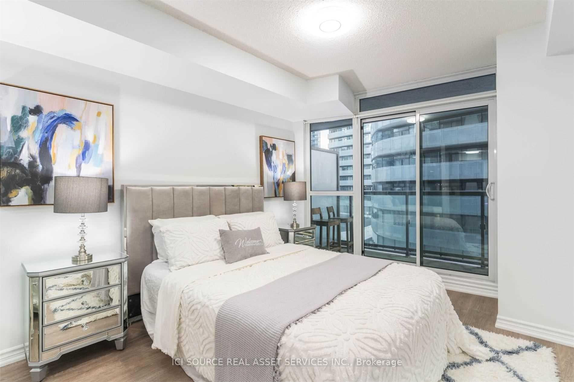 19 Grand Trunk Crescent Unit 808 photo 12