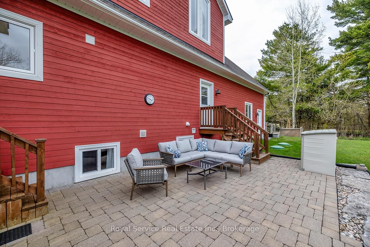 709 Carveth Drive photo 35
