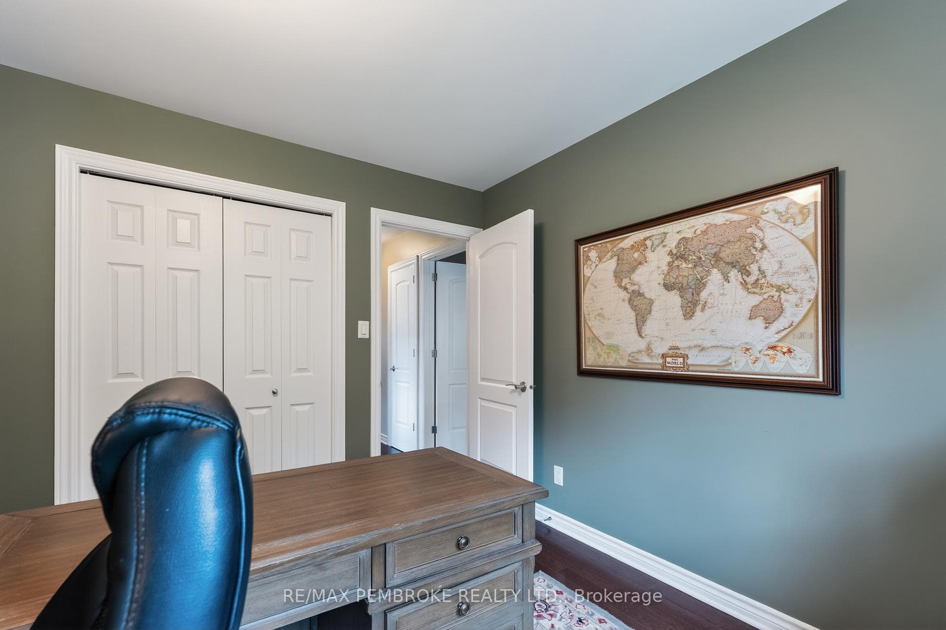 61 Oak Avenue photo 27