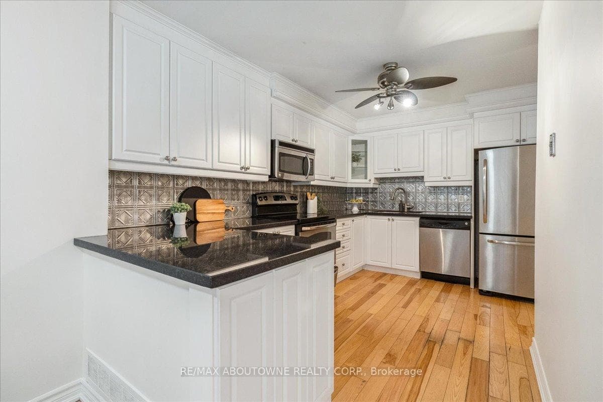 546 Forestwood Crescent Unit 12 photo 10
