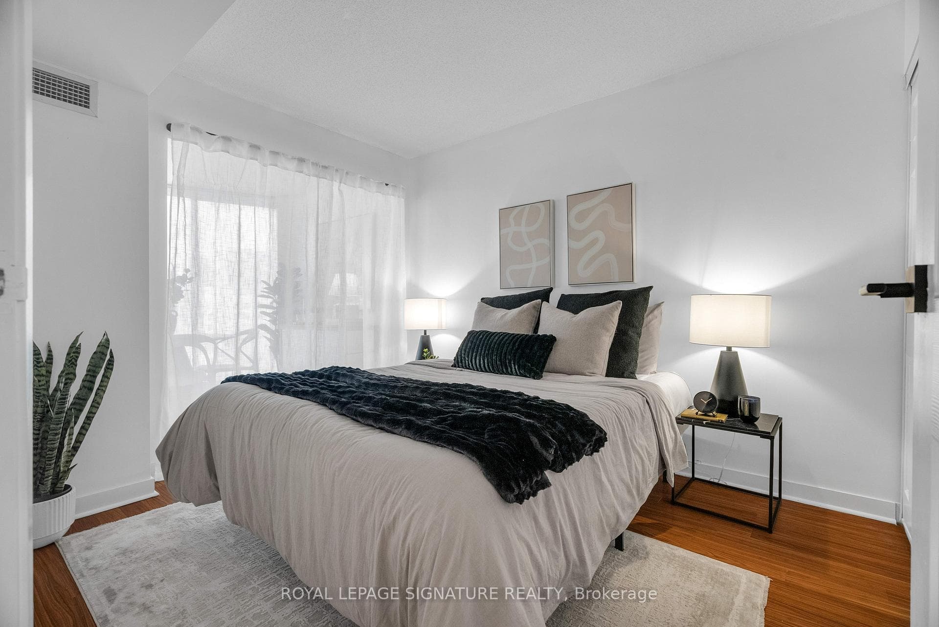 650 Queens Quay Unit 918 photo 15