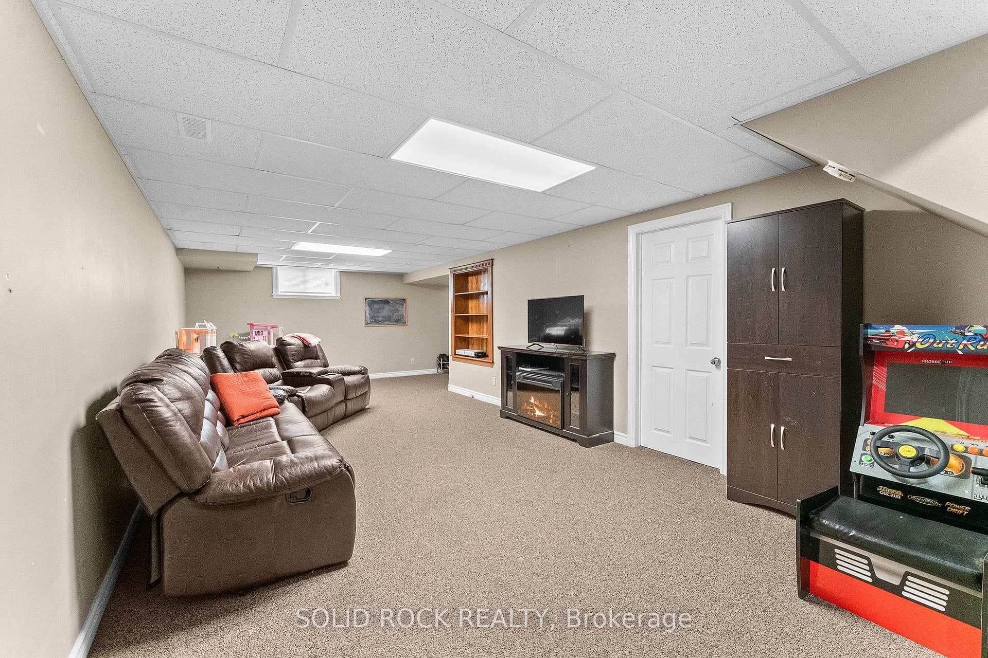 708 Mckenzie Avenue photo 27