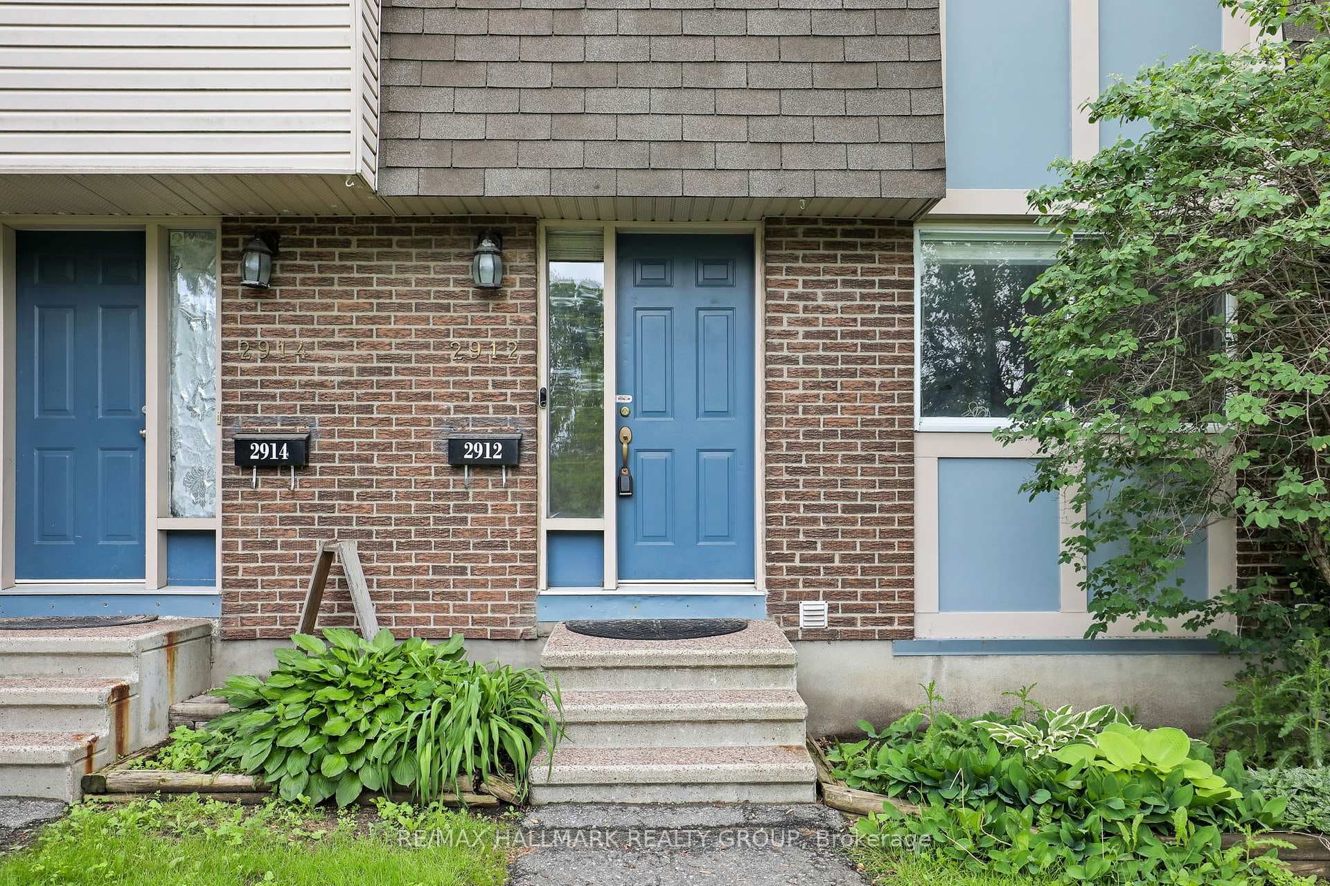 2912 Fairlea Crescent photo 2