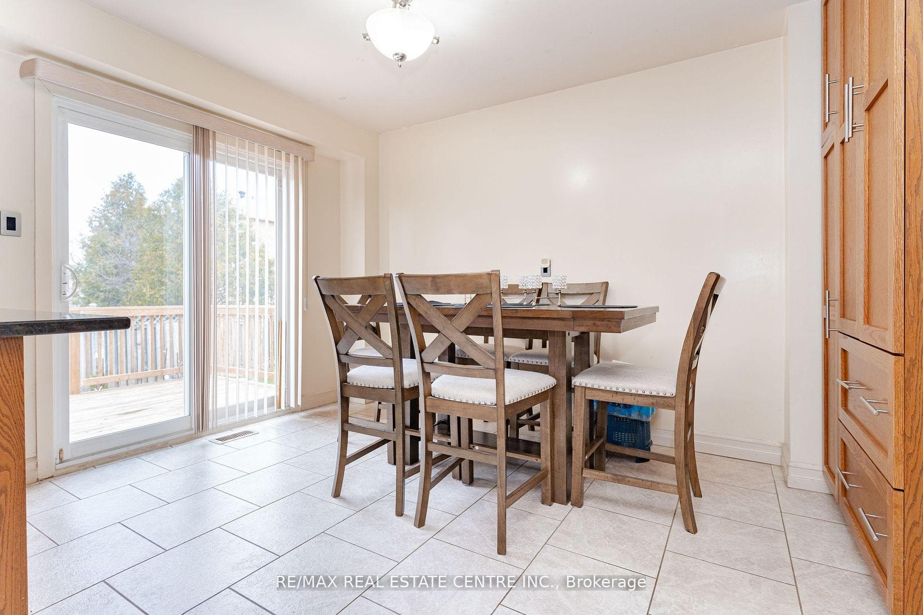 37 Ebby Avenue photo 13