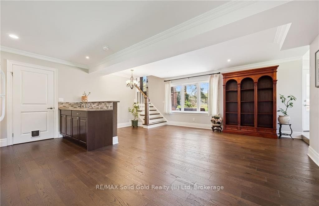 2073 Maplewood Road photo 28
