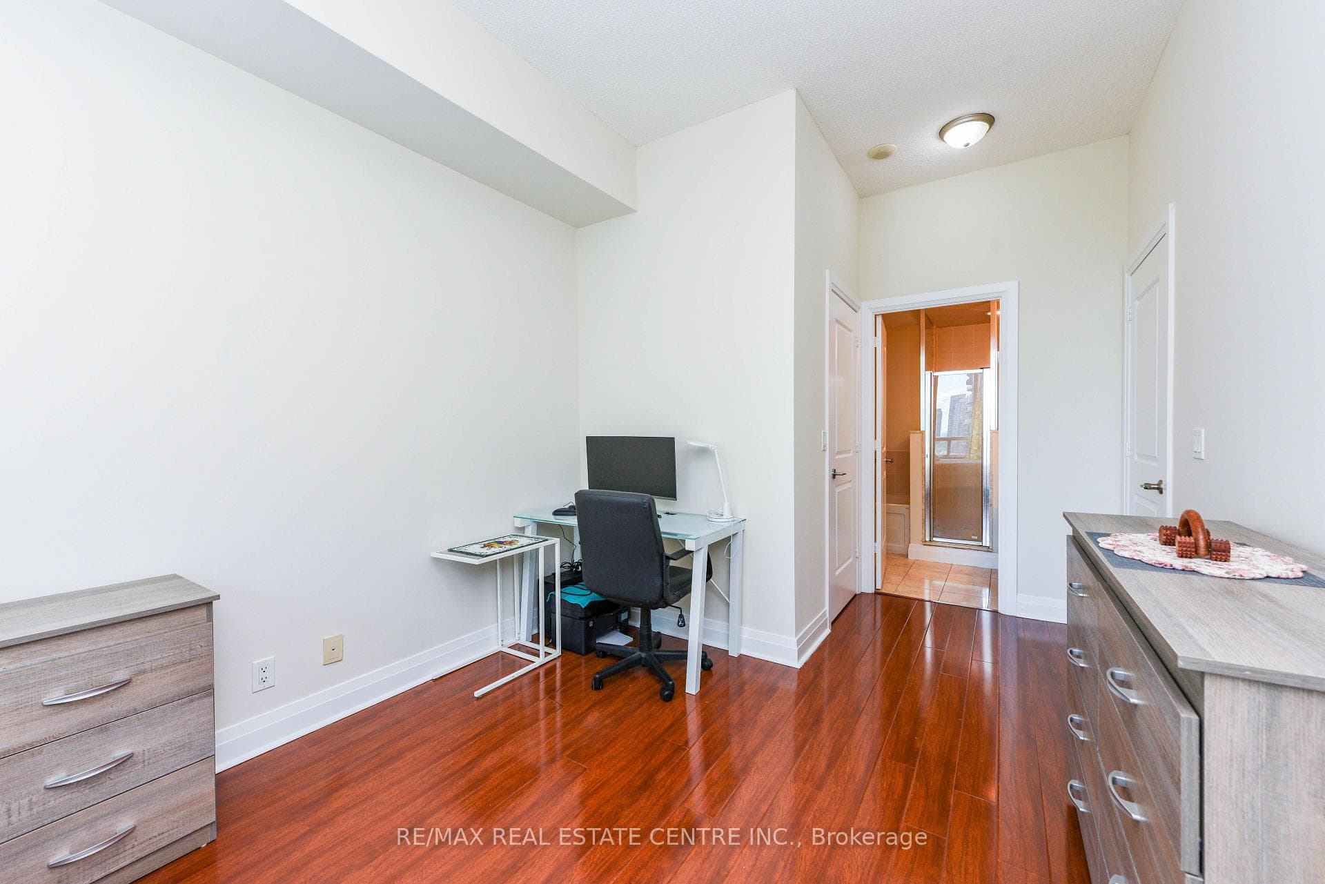 90 Absolute Avenue Unit 2605 photo 18