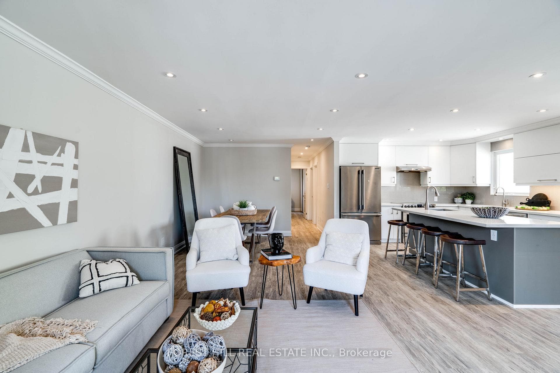 181 Lisa Crescent photo 16
