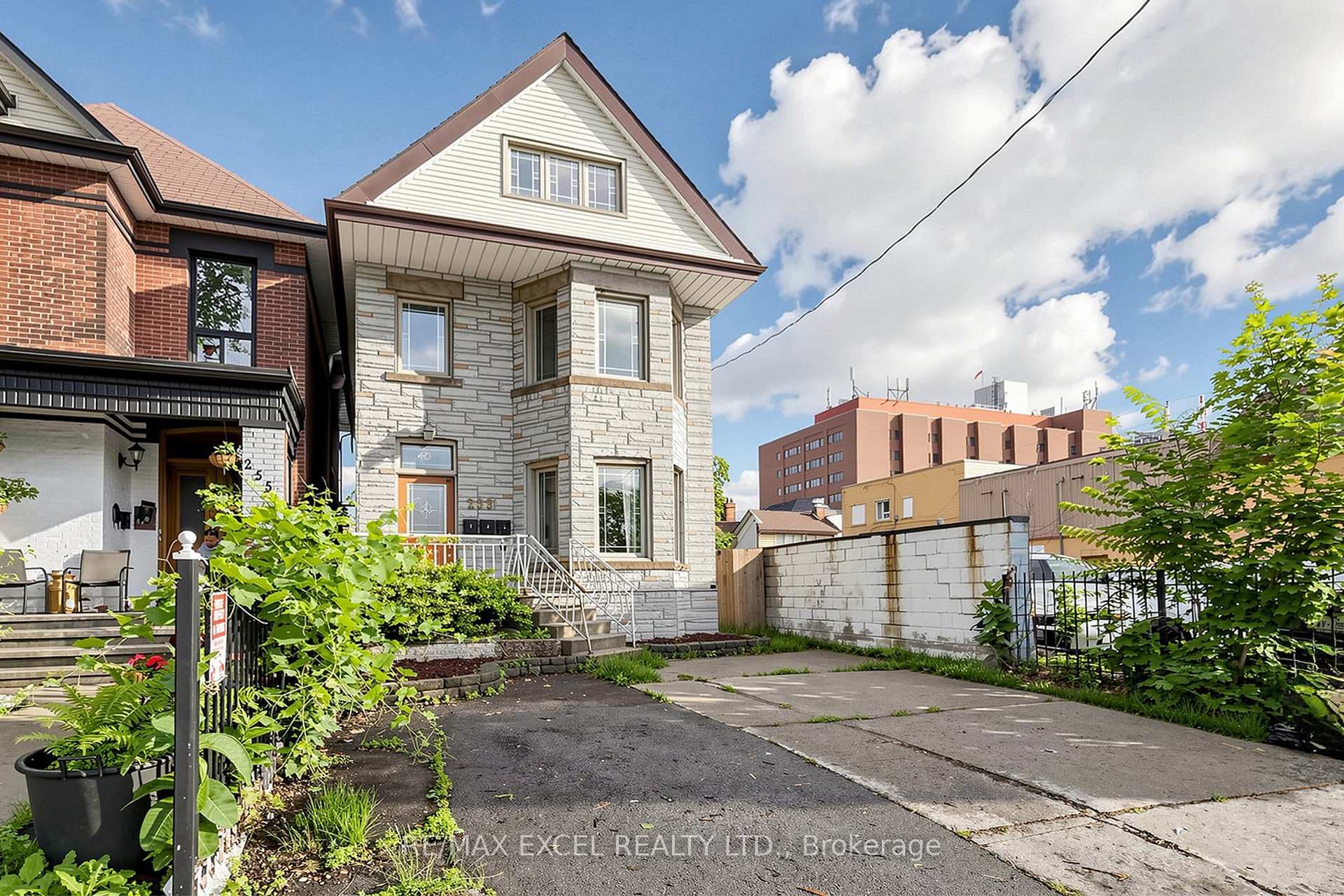 259 Victoria Avenue Unit Third photo 1