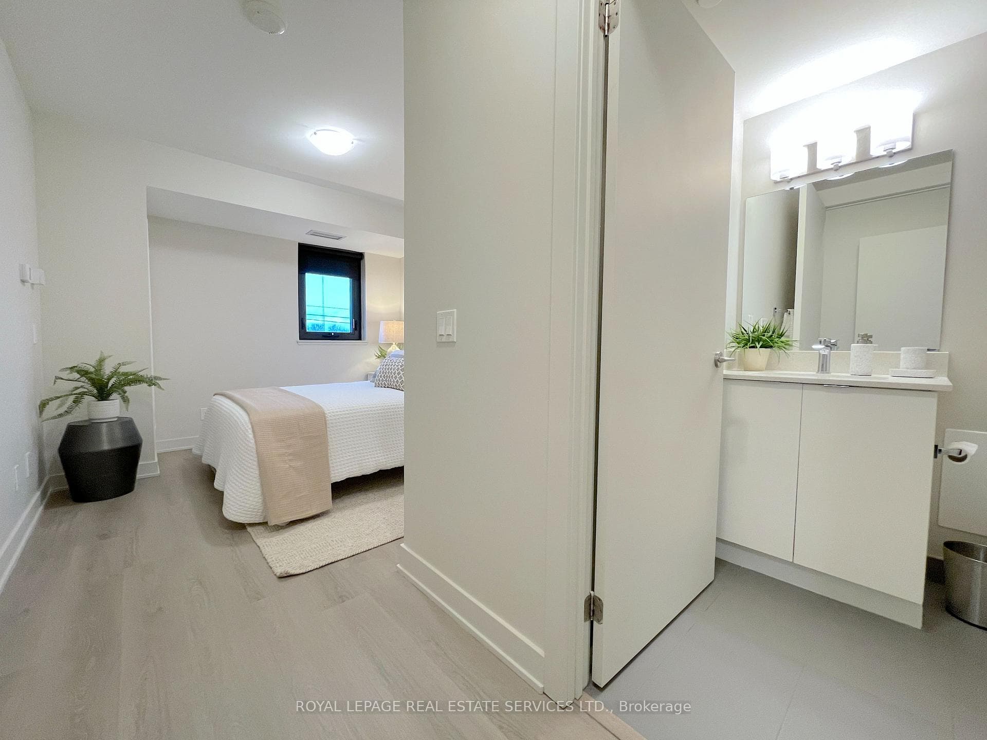 3385 Dundas Street Unit 208 photo 4