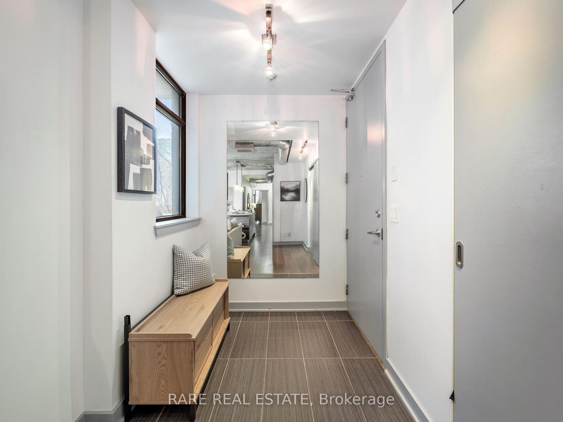 60 Niagara Street Unit 317 photo 3