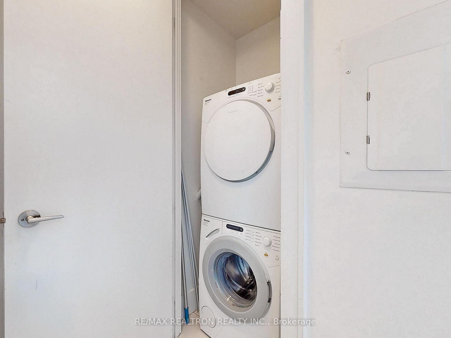 39 Queens Quay Unit 504 photo 15