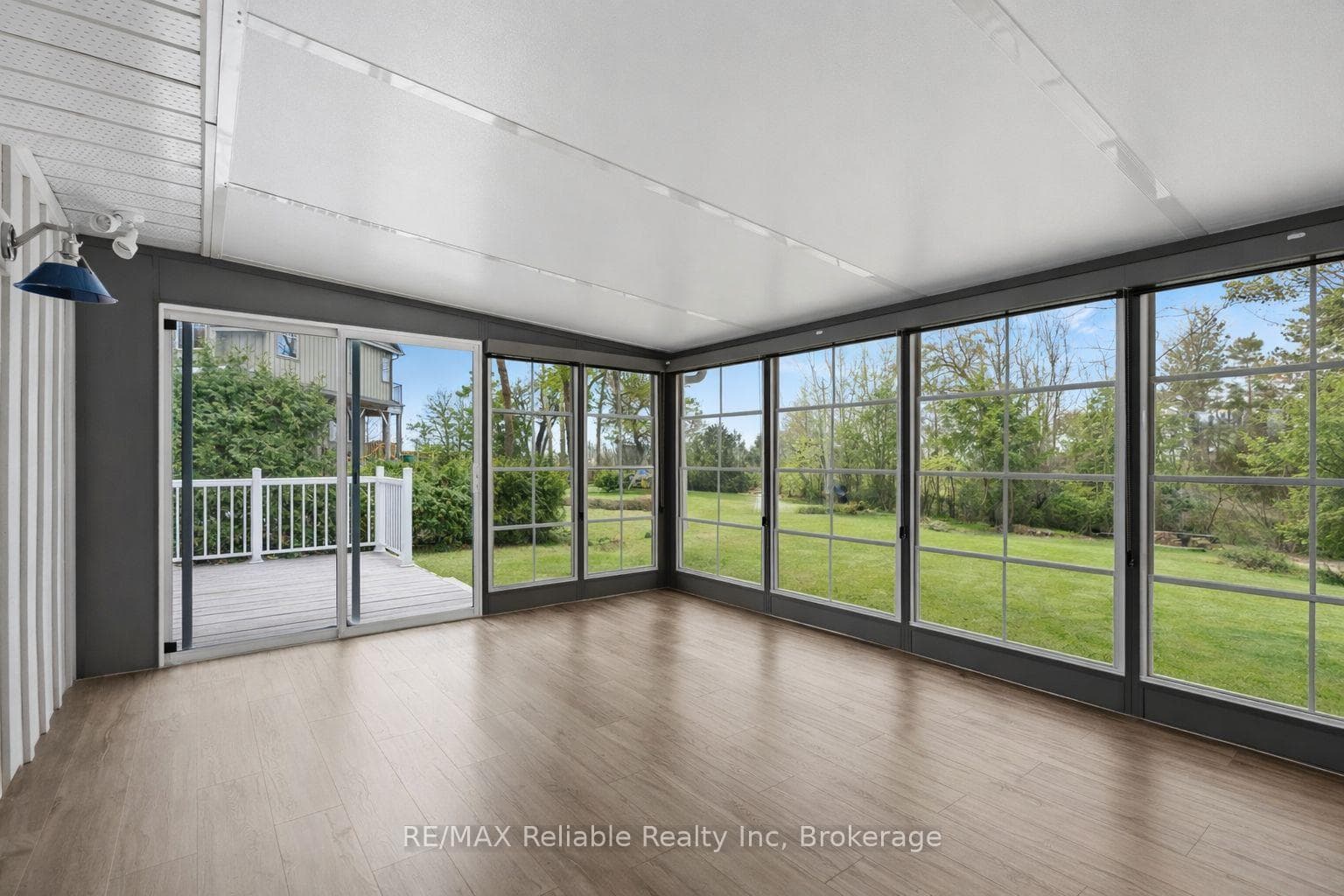 Large 3 season sun room