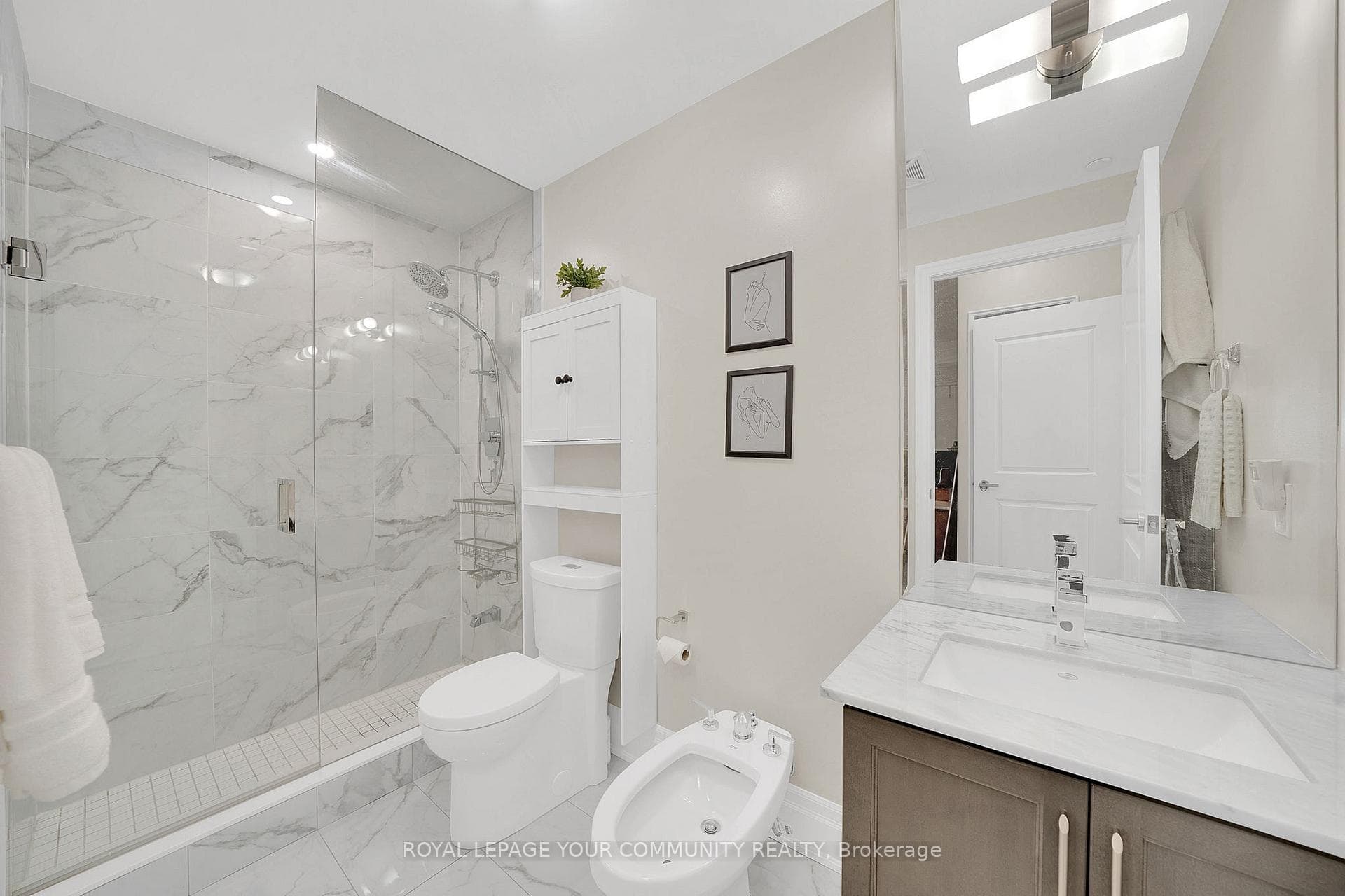 9085 Jane Street Unit 215 photo 18