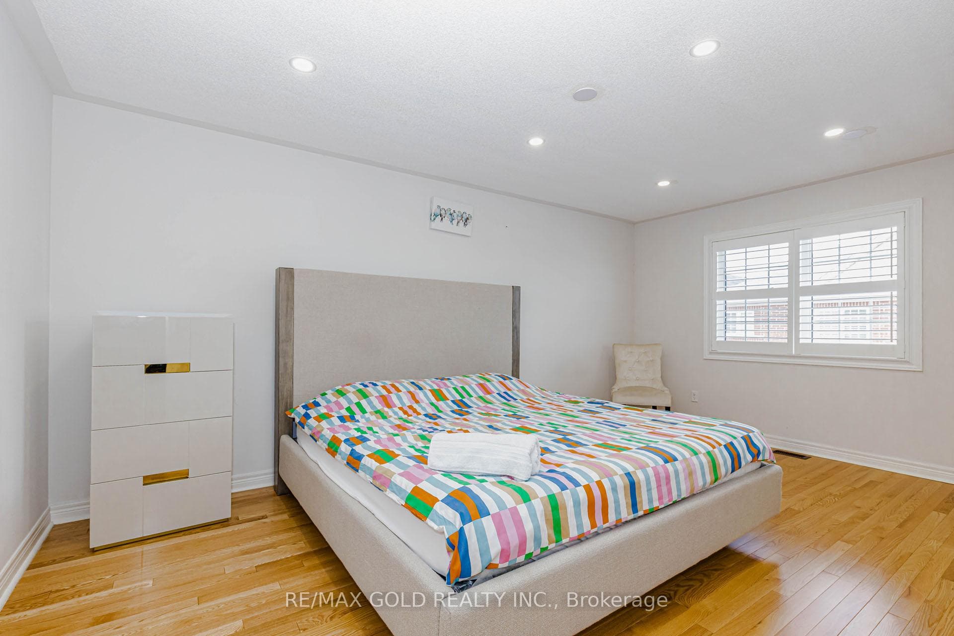 566 Bessborough Drive photo 49