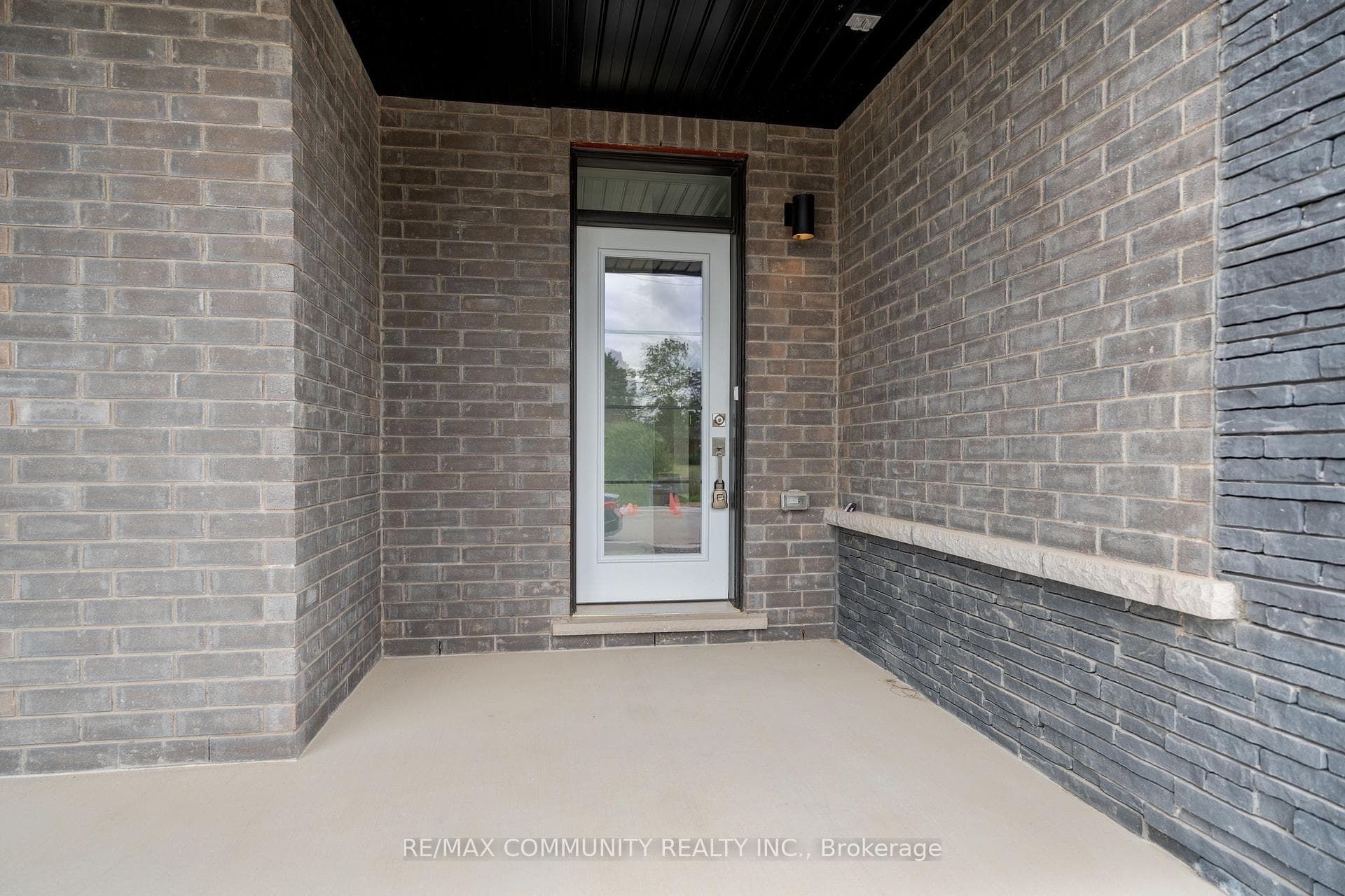 56 Granville Crescent photo 2