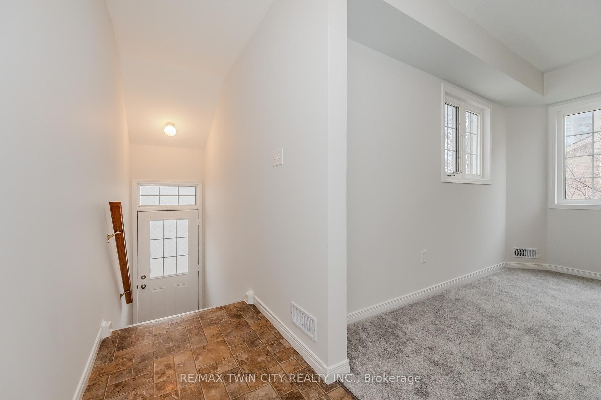 240 Westmeadow Drive Unit 6B photo 3