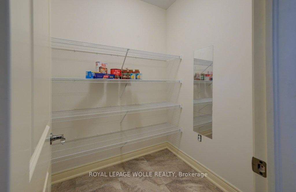 6379 Christopher Crescent photo 9