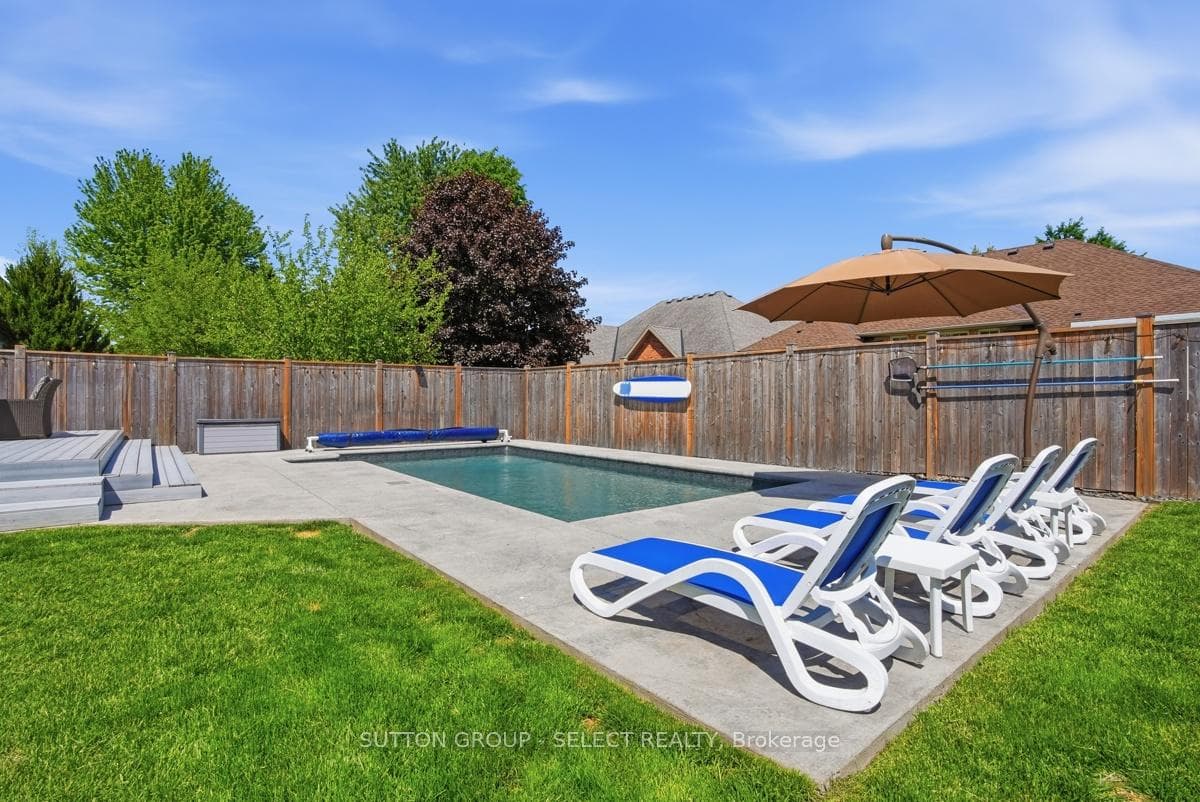60 Edgevalley Road photo 47