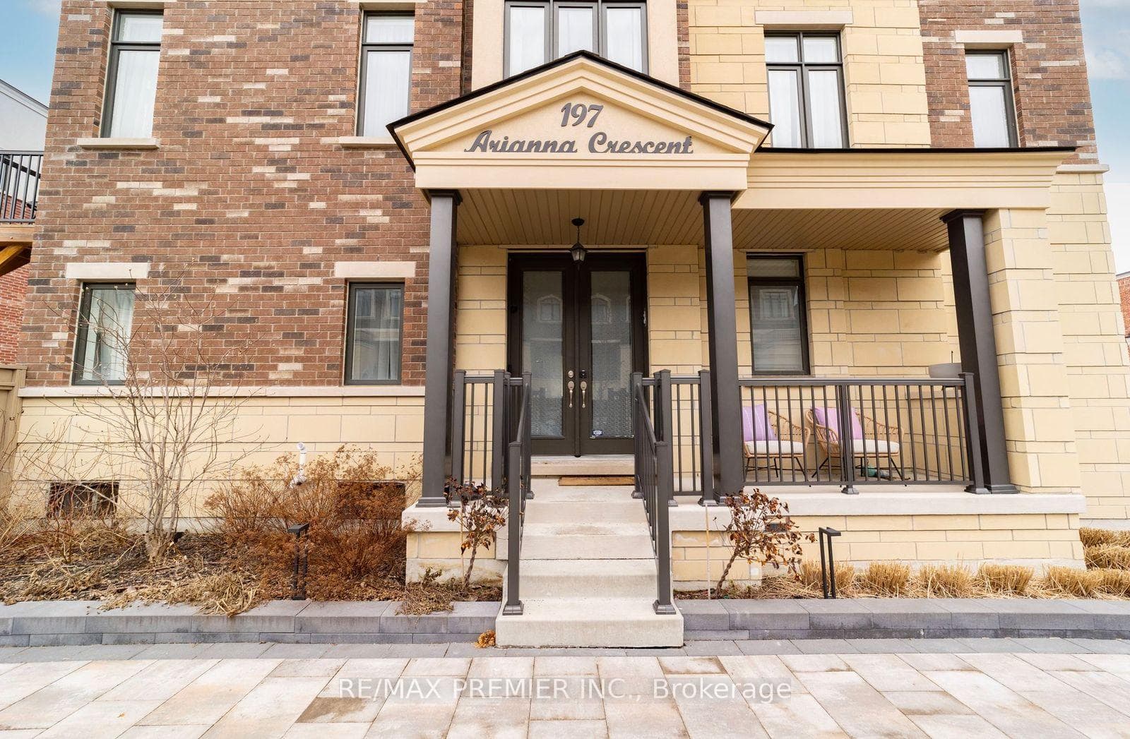197 Arianna Crescent photo 1