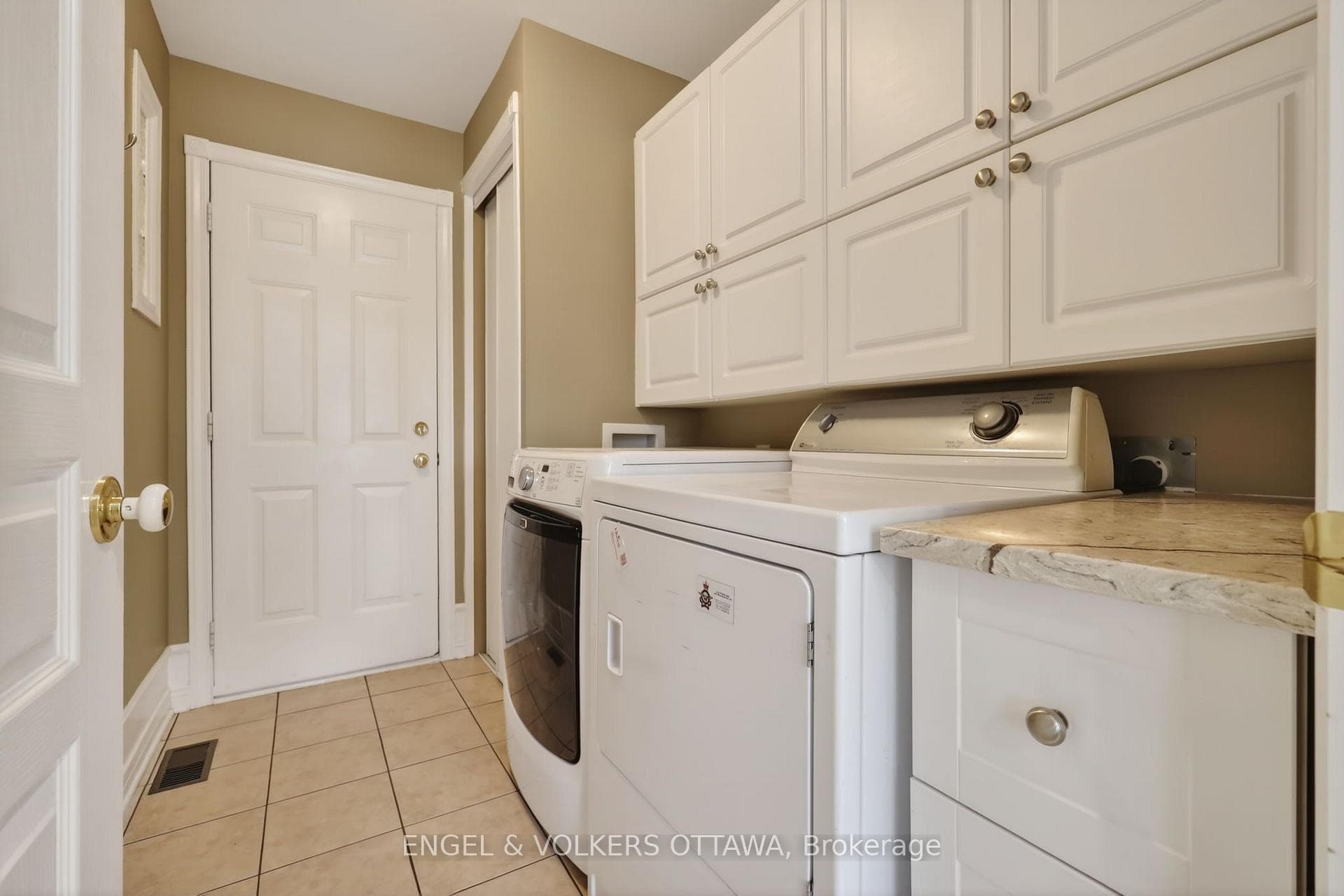 7 DRYSDALE Street photo 10