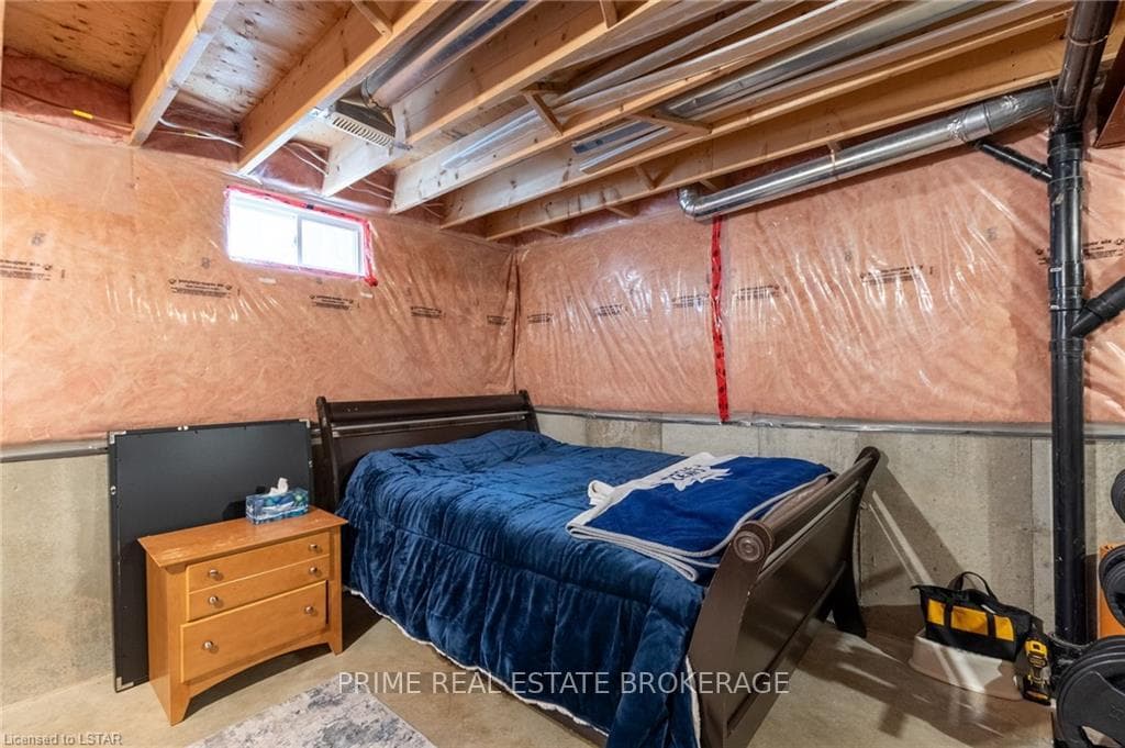 6 WATSON Crescent photo 37