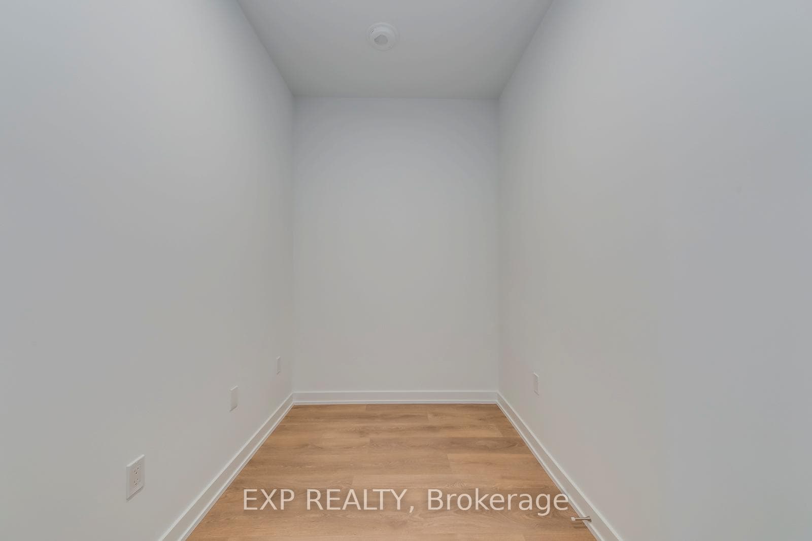 1037 The Queensway N/A Unit 608 photo 9