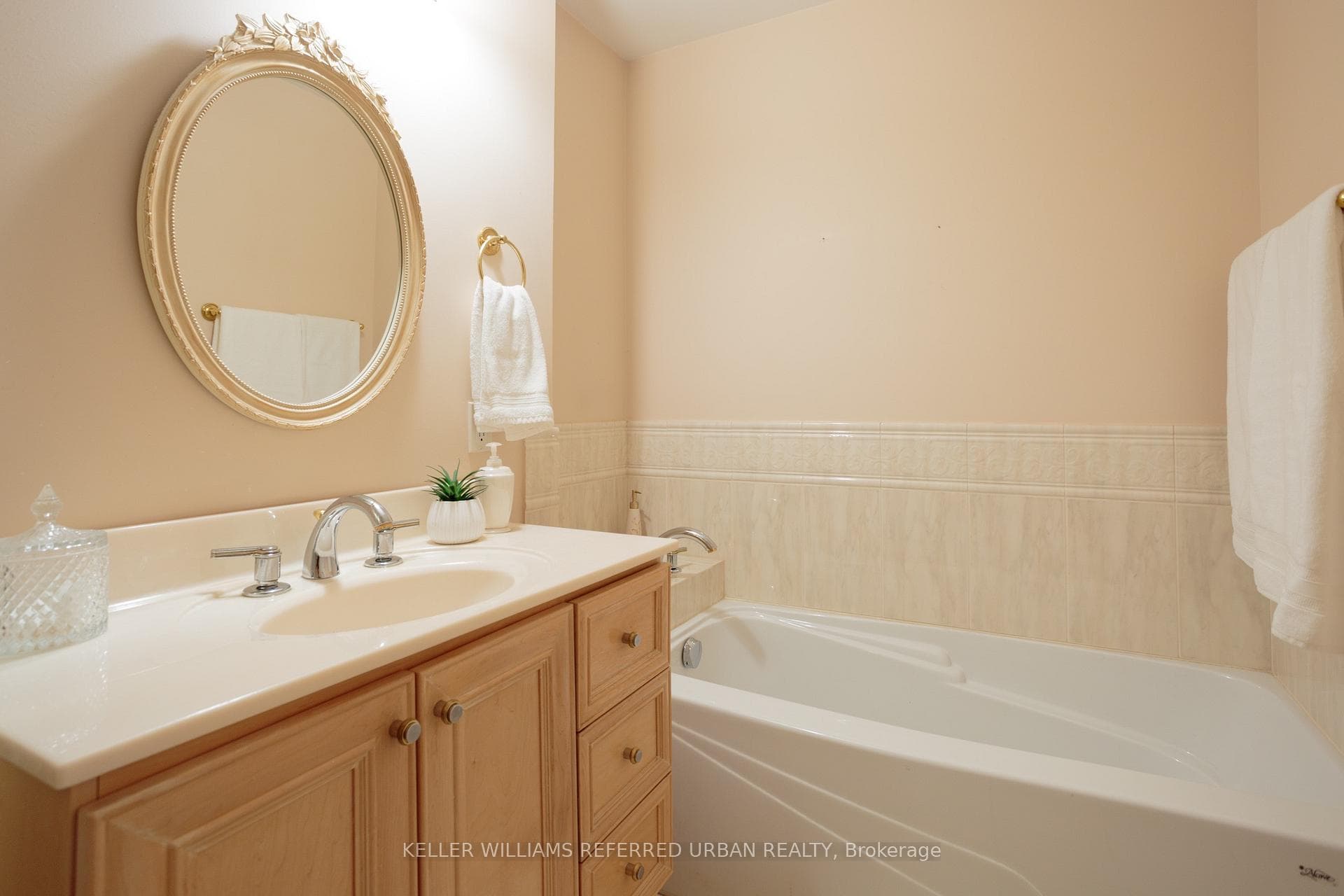 345 Moore Avenue photo 19