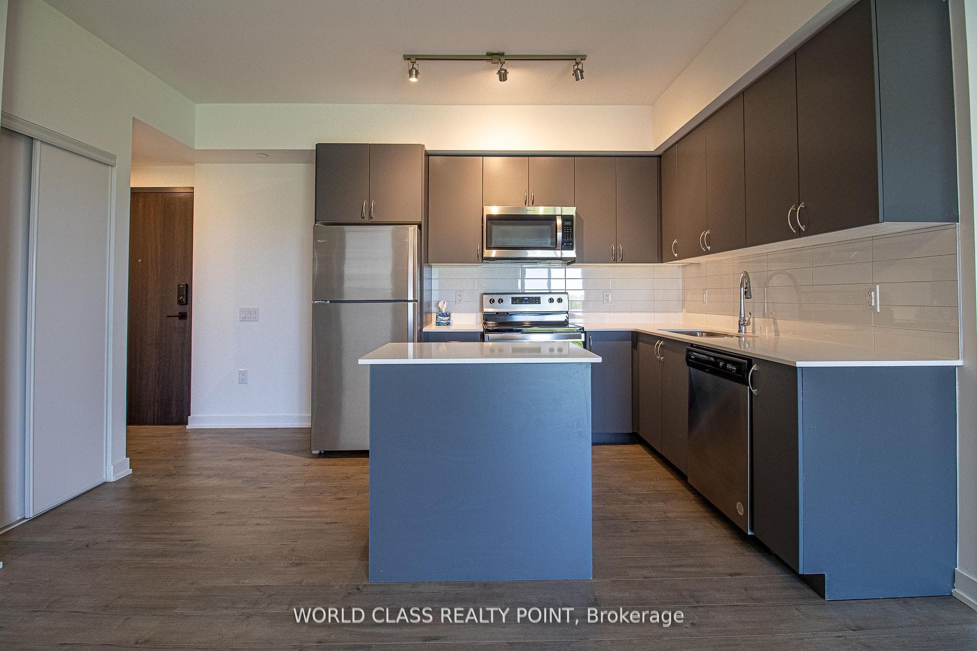 56 Lakeside Terrace Unit 1007 photo 3