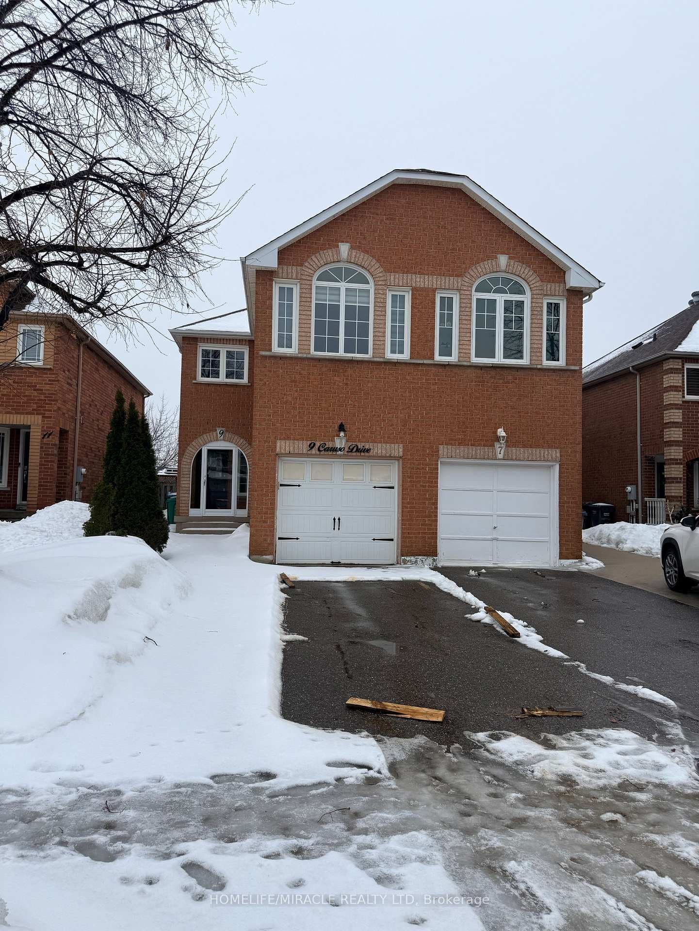 9 Caruso Drive photo 1